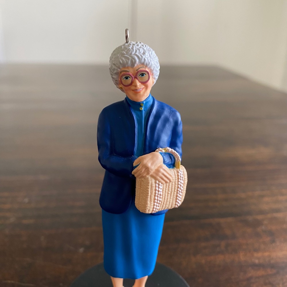 Hallmark The Golden Girls Sophia Petrillo Musical Ornament 2022 QXI7453 Blue - Picture 3 of 7